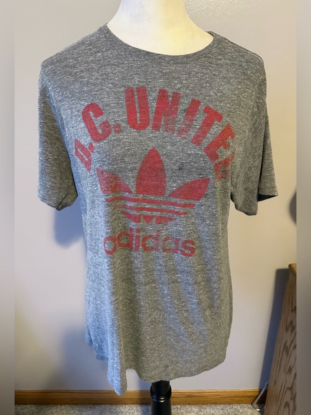 Adidas men’s DC United team short sleeve t shirt gray with red lettering size M